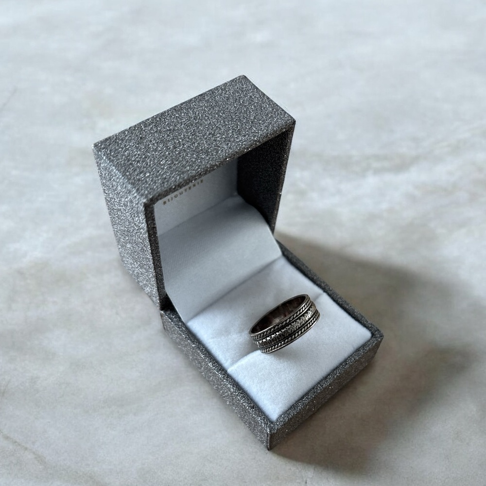 Plated plates Silver women’s Ring with Intricate Detailing